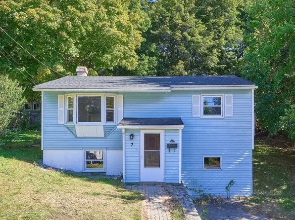 7 Jackson St, Ayer, MA 01432
