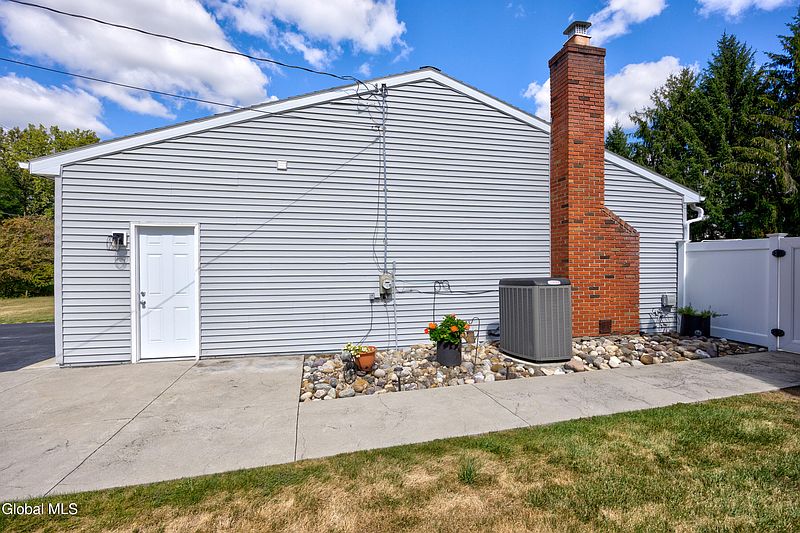 3rd image of 13 Willoughby Drive
