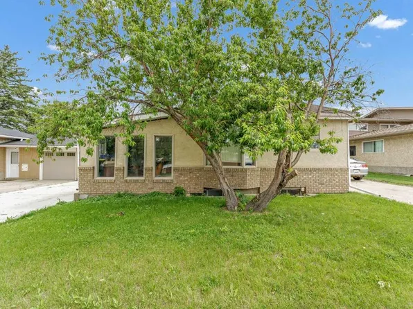 213 W 6th St SE, Redcliff, AB T0J 2P2