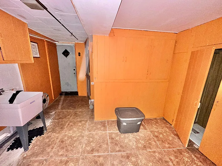 5427 Akron St — Photo 24