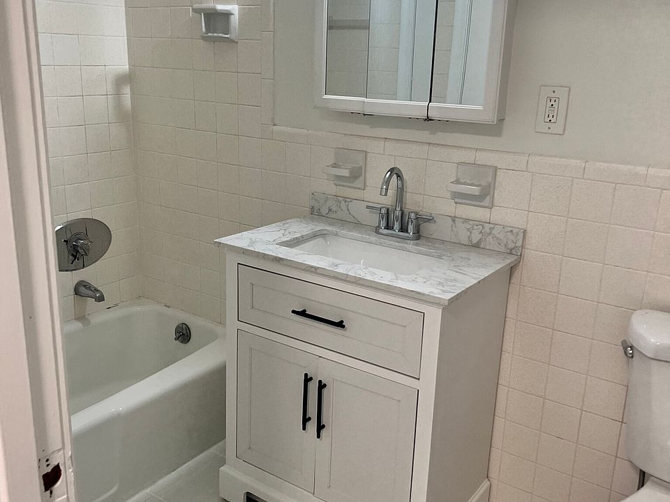 2nd image of 900 Lexington St #14K