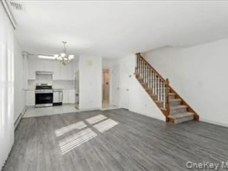 27 Woodside Ave #2B — Photo 4