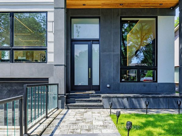 22 Sanderson Cres, Richmond Hill, ON L4C 5L4