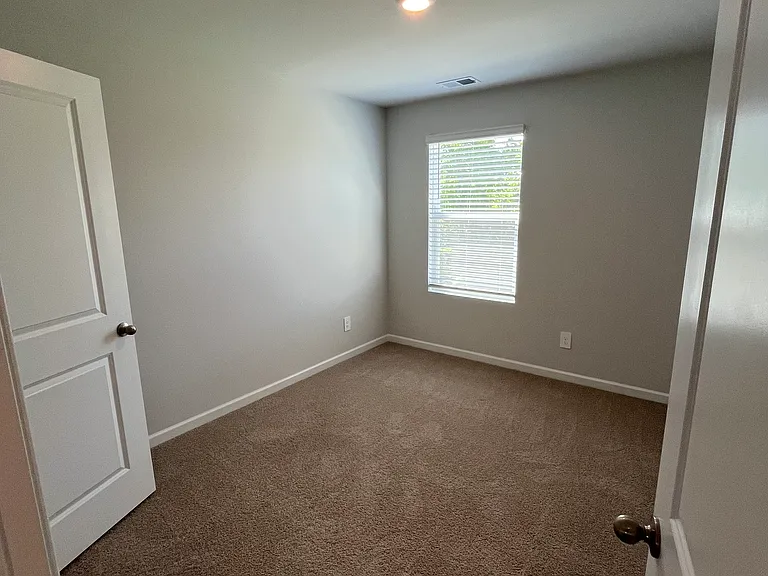 4210 Oswin Dr — Photo 2