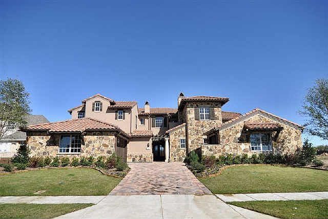 1st image of 647 Lake Point Dr