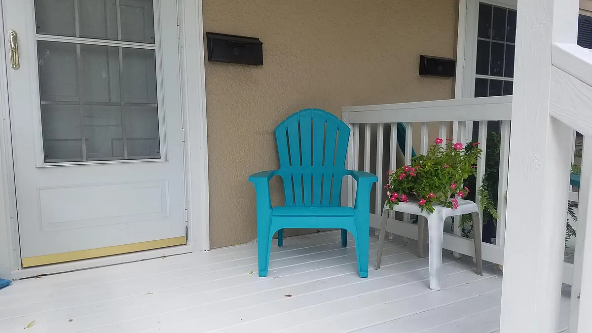 Nice covered Front porch to sit and read, rain or sunshine! - 435 E 63rd Ter
