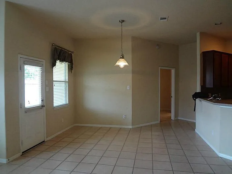 6027 Schaumburg Dr — Photo 5