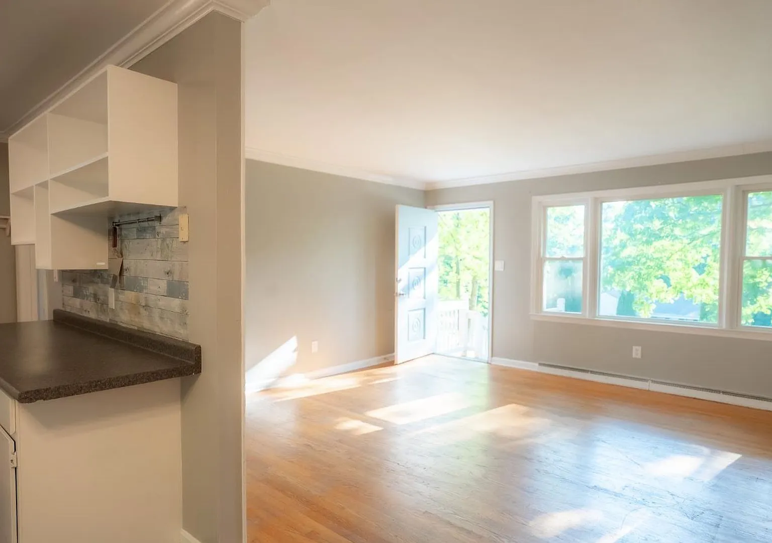5 Bedroom Home in Lynchburg — Photo 3