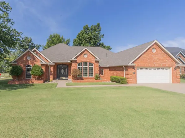 2005 Lemon Tree Ln, Ponca City, OK 74604