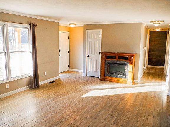 5th image of 104 N Main St