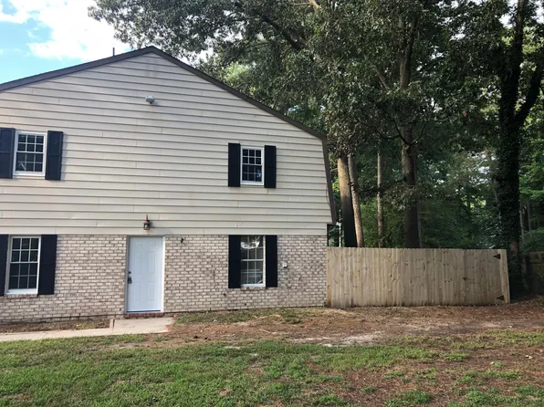 12739 Woodside Ln, Newport News, VA 23602