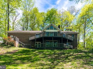 17 Clarke Ln, Falling Waters, WV 25419