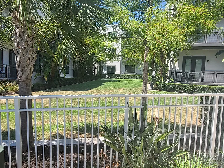 2201 Bay Club Cir — Photo 17