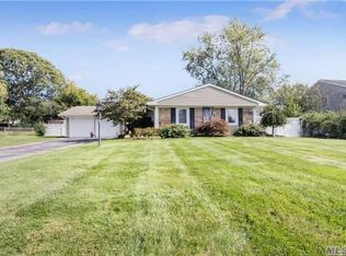 46 Brookfield Ln, South Setauket, NY 11720