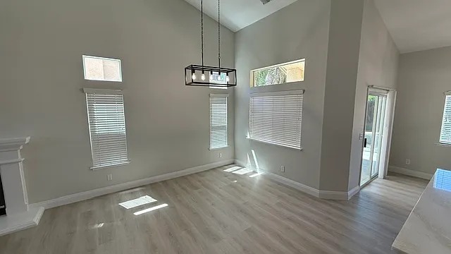 2718 E Darlington Ct — Photo 5