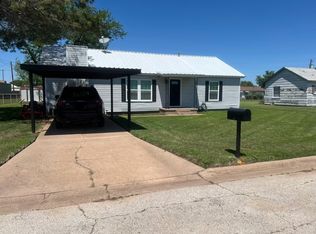 406 Thomas St, Olney, TX 76374