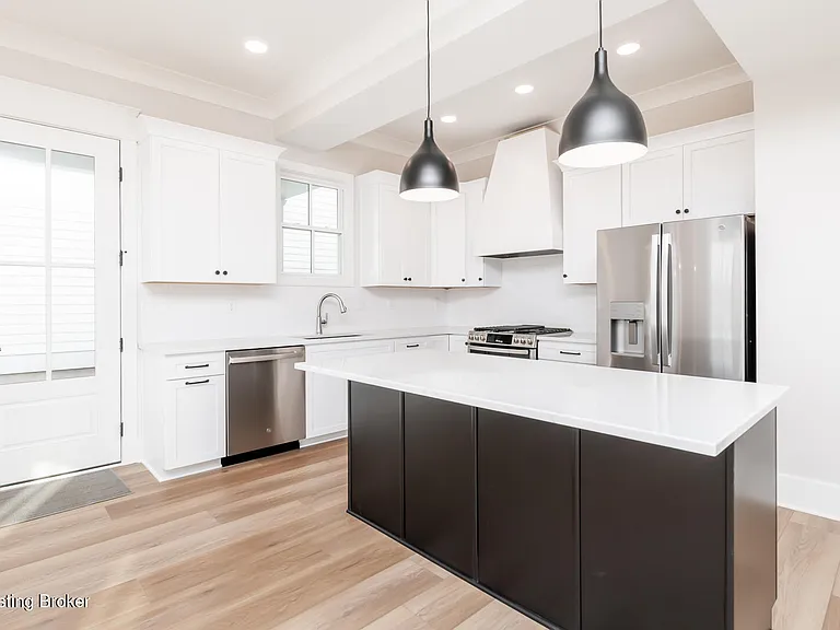 6100 Passionflower Dr #101 — Photo 8