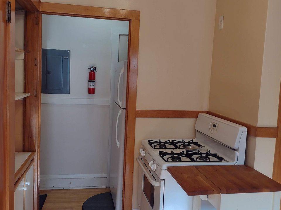 Kitchen stove and fridge