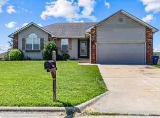 4028 W Ridgeview St, Battlefield, MO 65619