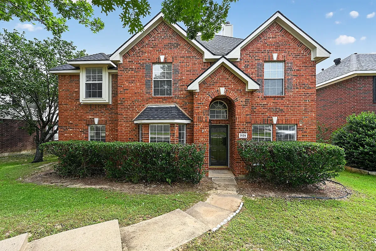 5 bed, 2842 sqft, $3,700 — Photo 1