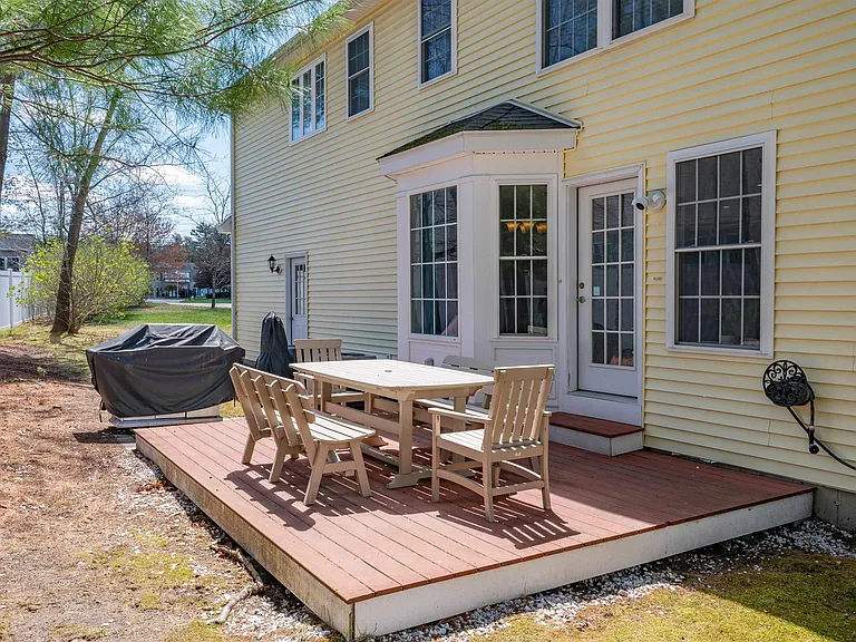 2 Lowther Pl — Photo 40