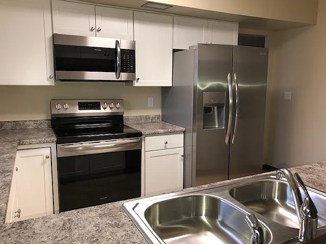 1 Bates Dr — Photo 3