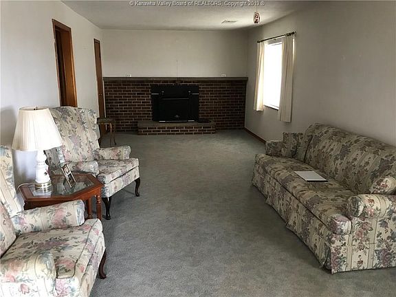 3rd image of 812 Elmore Ave