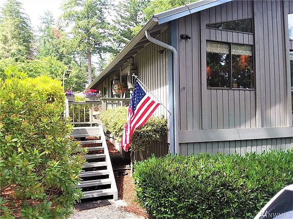 2nd image of 520 E Twanoh Falls Dr