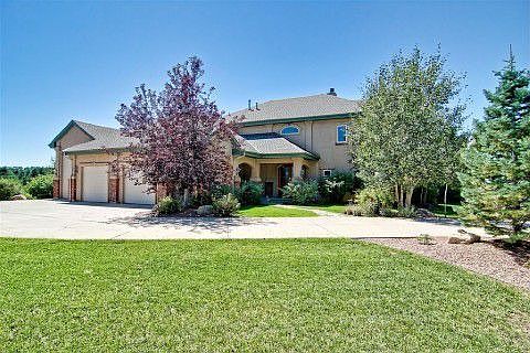 Custom home on private cul-de-sac w/views!