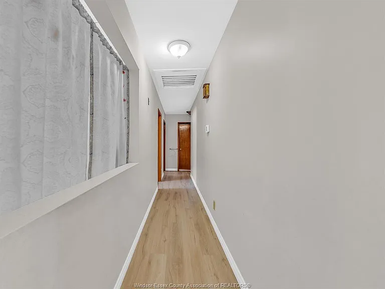 2450 McKay Ave — Photo 8