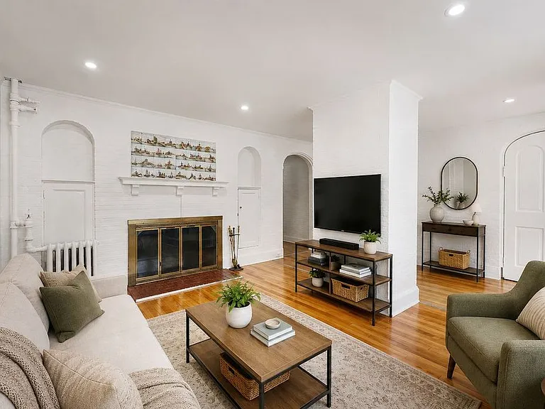 111 N Broadway #T5 — Photo 6
