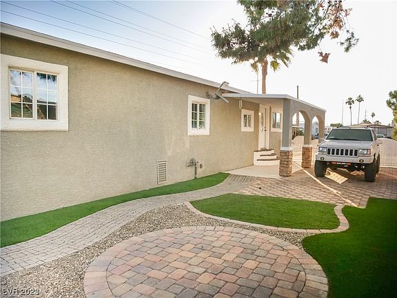 3rd image of 2878 Lassen Ct
