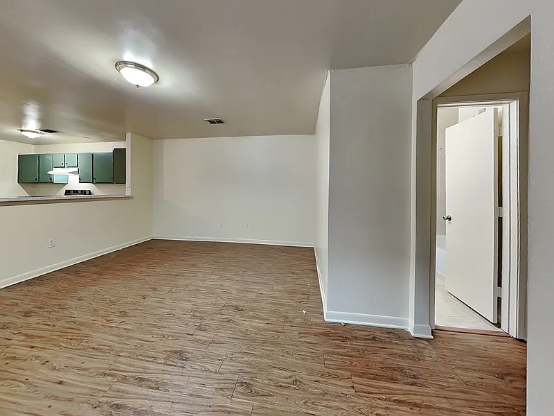 3 bed, 2.0 bath, 900 sqft, $1,599 — Photo 4