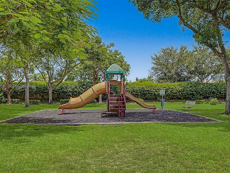 1003 Belmont Ln #1003 — Photo 25