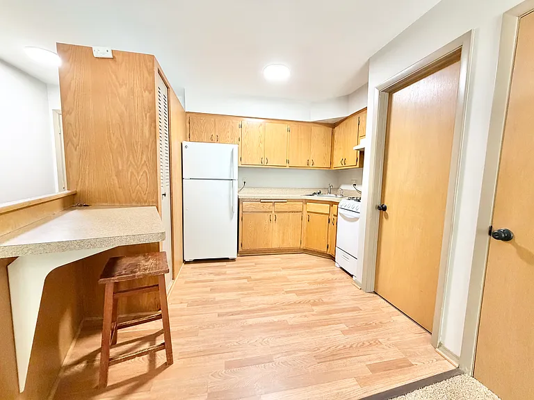Middleton Commons — Photo 8