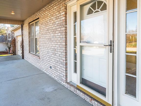 2nd image of 1313 W Wren Cir