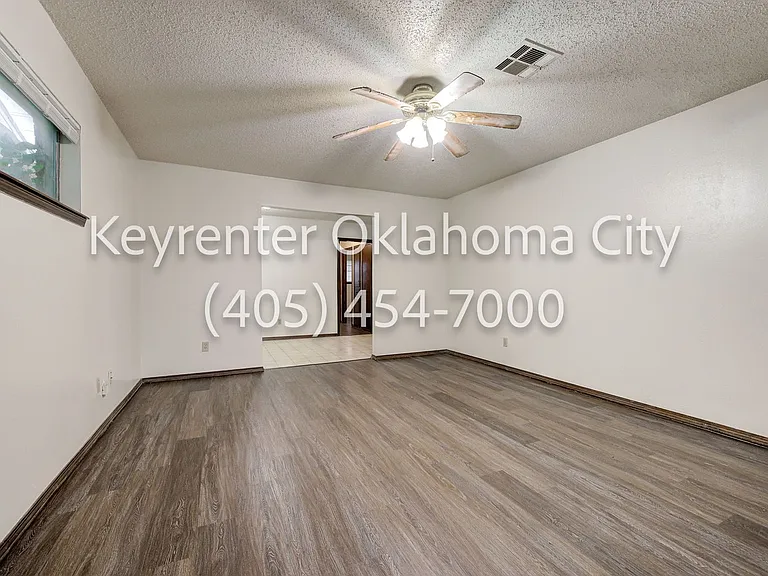 920 SW 97th St Duplex — Photo 7