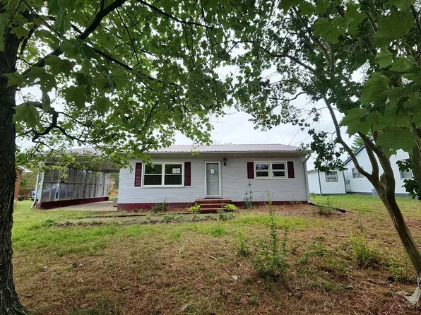 305 N Main St, La Crosse, VA 23950