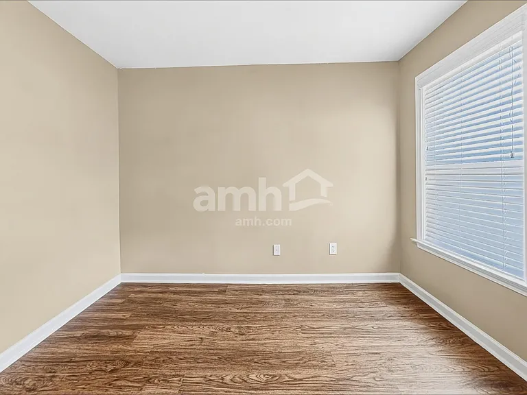 317 Collinsworth Dr — Photo 15