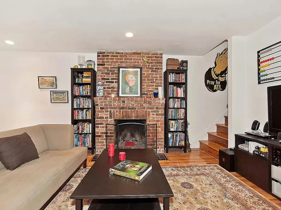 53 W 76th St #8