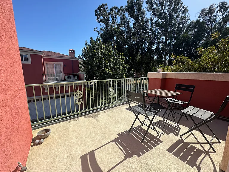 2874 Victoria Ave — Photo 7