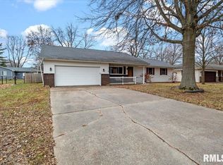 115 Cottonwood Dr, Chatham, IL 62629