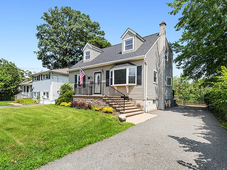 102 Island Ave — Photo 2