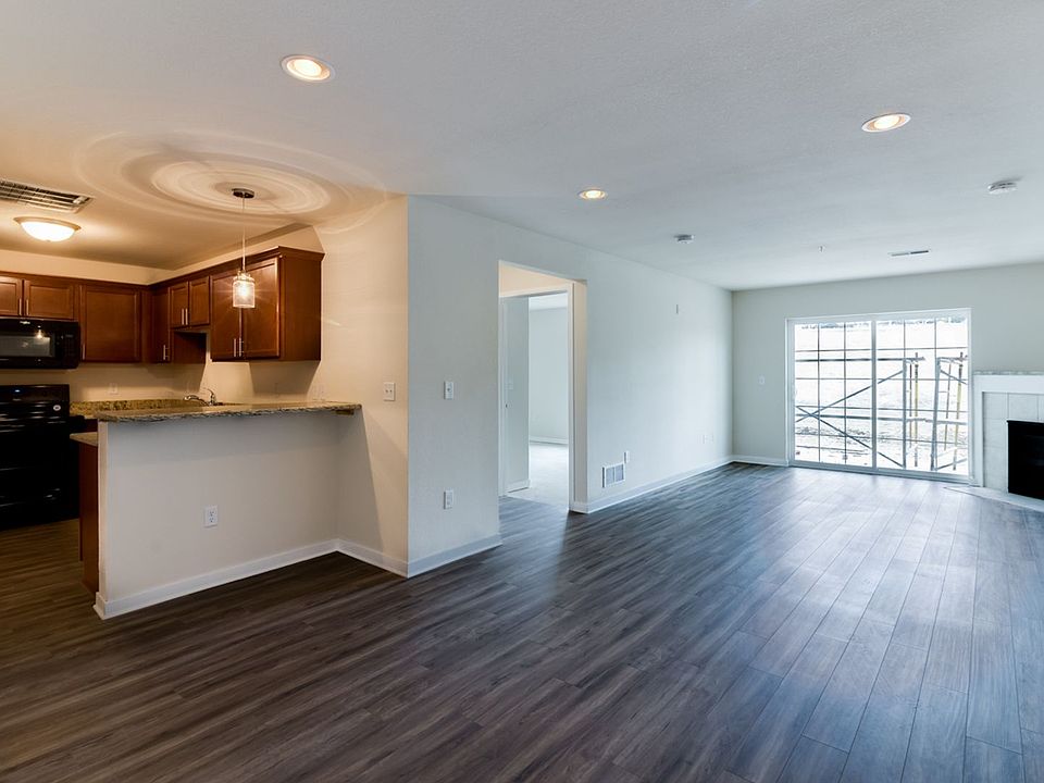 2nd image of 710-720 Cedar Bluffs Way #16