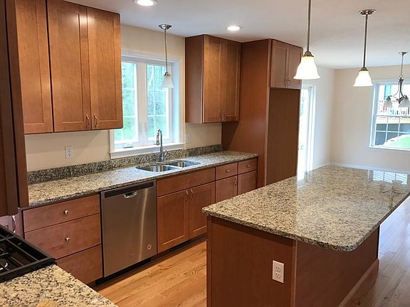 5th image of 76 Parkview Ln