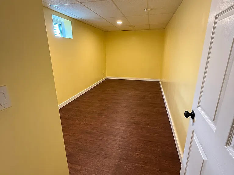 439 N Service Rd #A — Photo 2