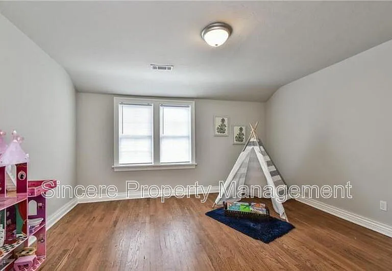 2217 NW 25th St — Photo 13