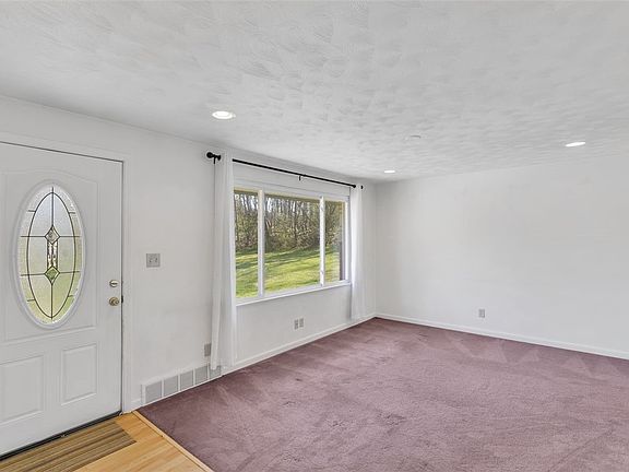 3rd image of 3930 Evergreen Dr