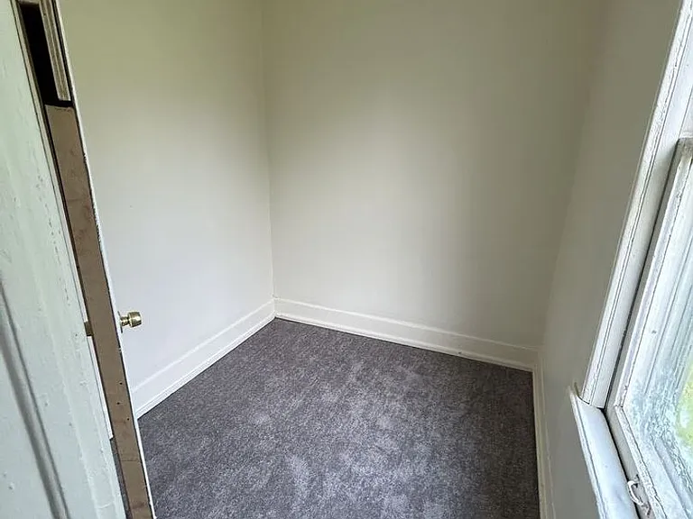 2121 W Brown St — Photo 12