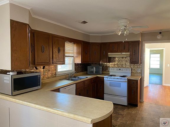 5th image of 2202 College Dr